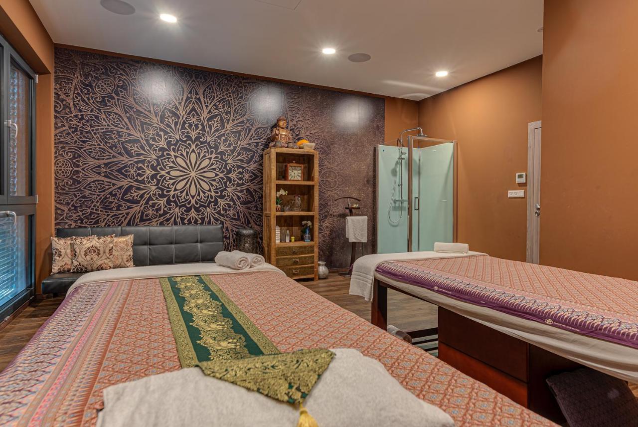 Barok Hotel And Apartments Bratislava Bagian luar foto