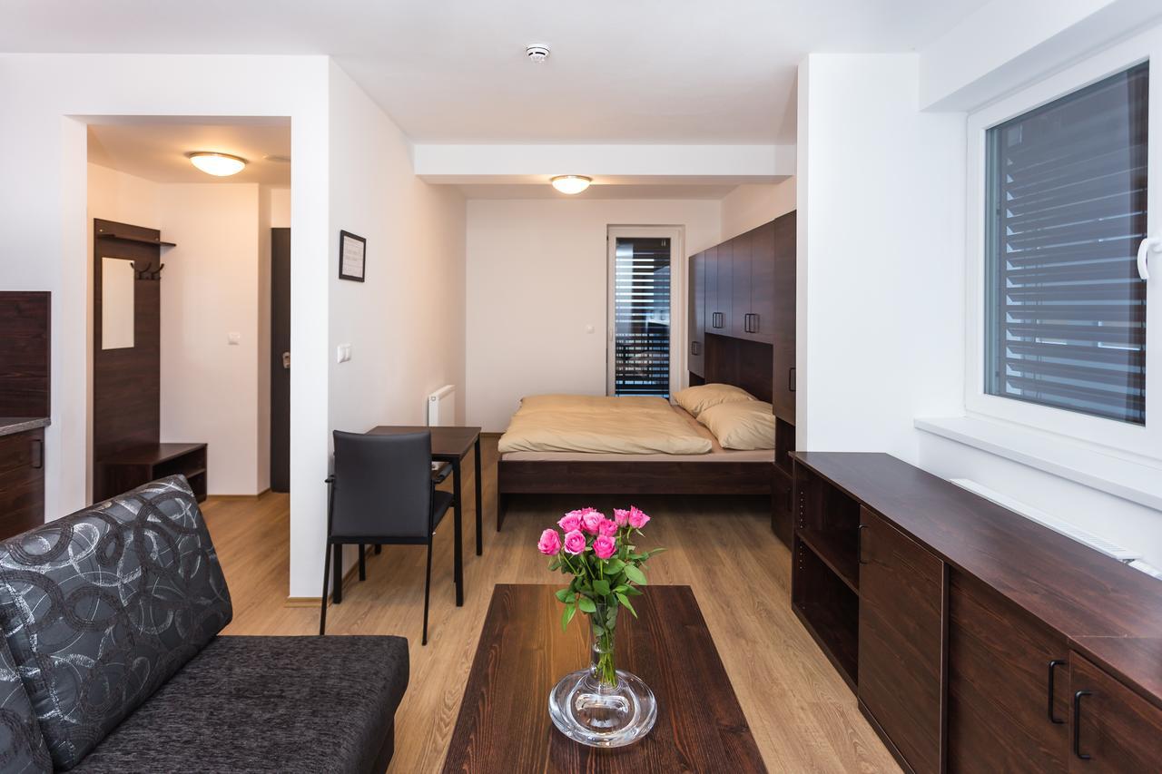 Barok Hotel And Apartments Bratislava Bagian luar foto
