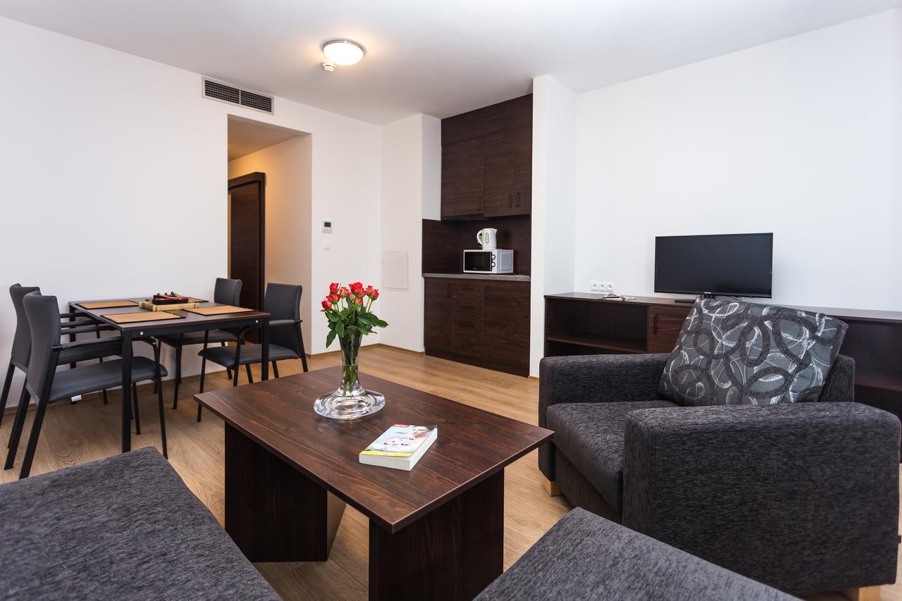 Barok Hotel And Apartments Bratislava Bagian luar foto