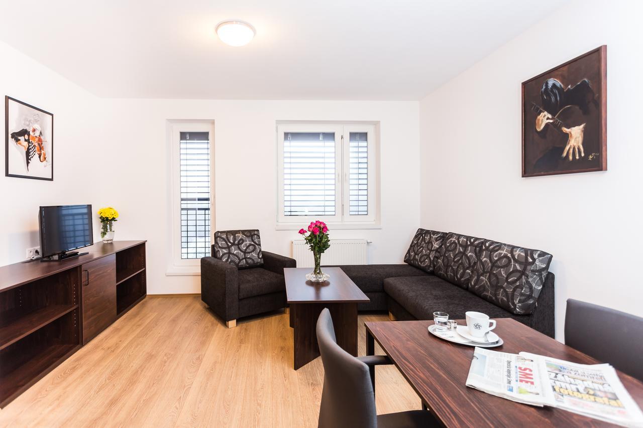 Barok Hotel And Apartments Bratislava Bagian luar foto