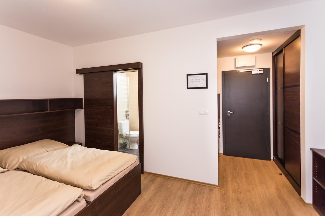 Barok Hotel And Apartments Bratislava Bagian luar foto