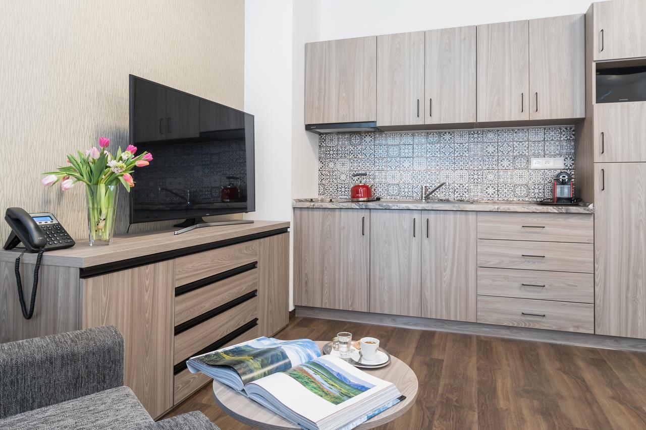 Barok Hotel And Apartments Bratislava Bagian luar foto