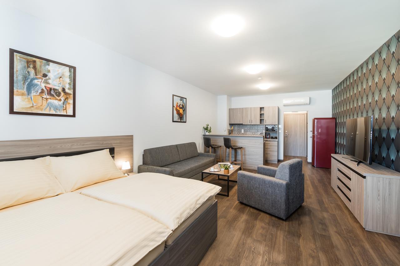 Barok Hotel And Apartments Bratislava Bagian luar foto