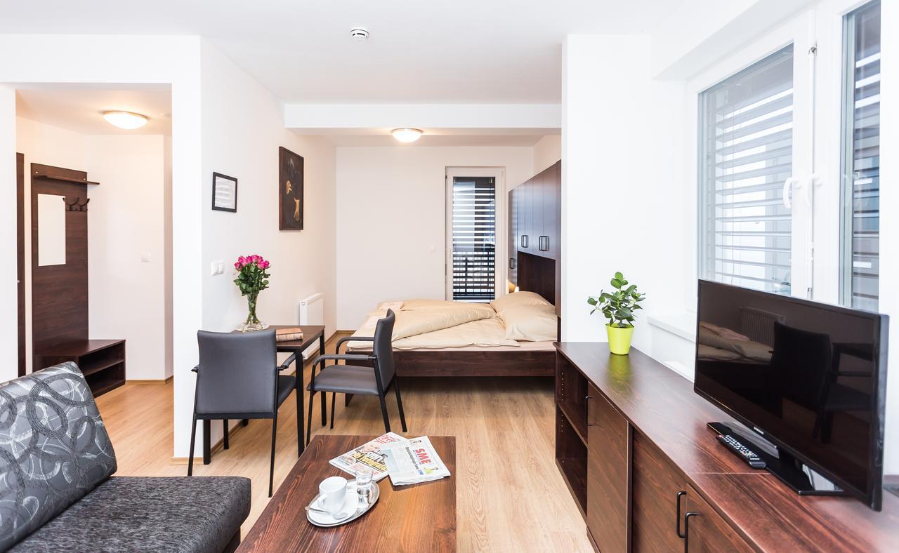 Barok Hotel And Apartments Bratislava Bagian luar foto
