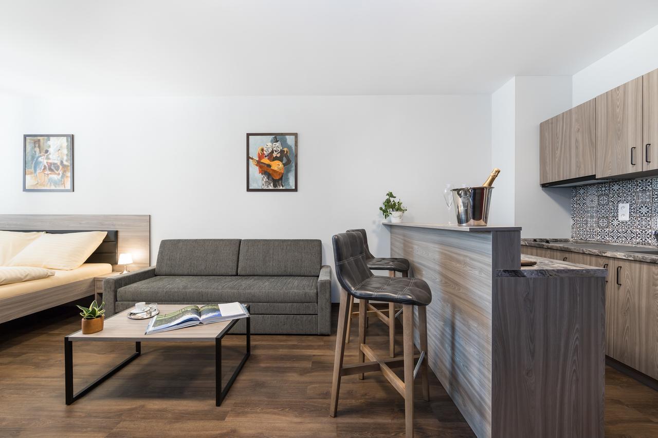 Barok Hotel And Apartments Bratislava Bagian luar foto